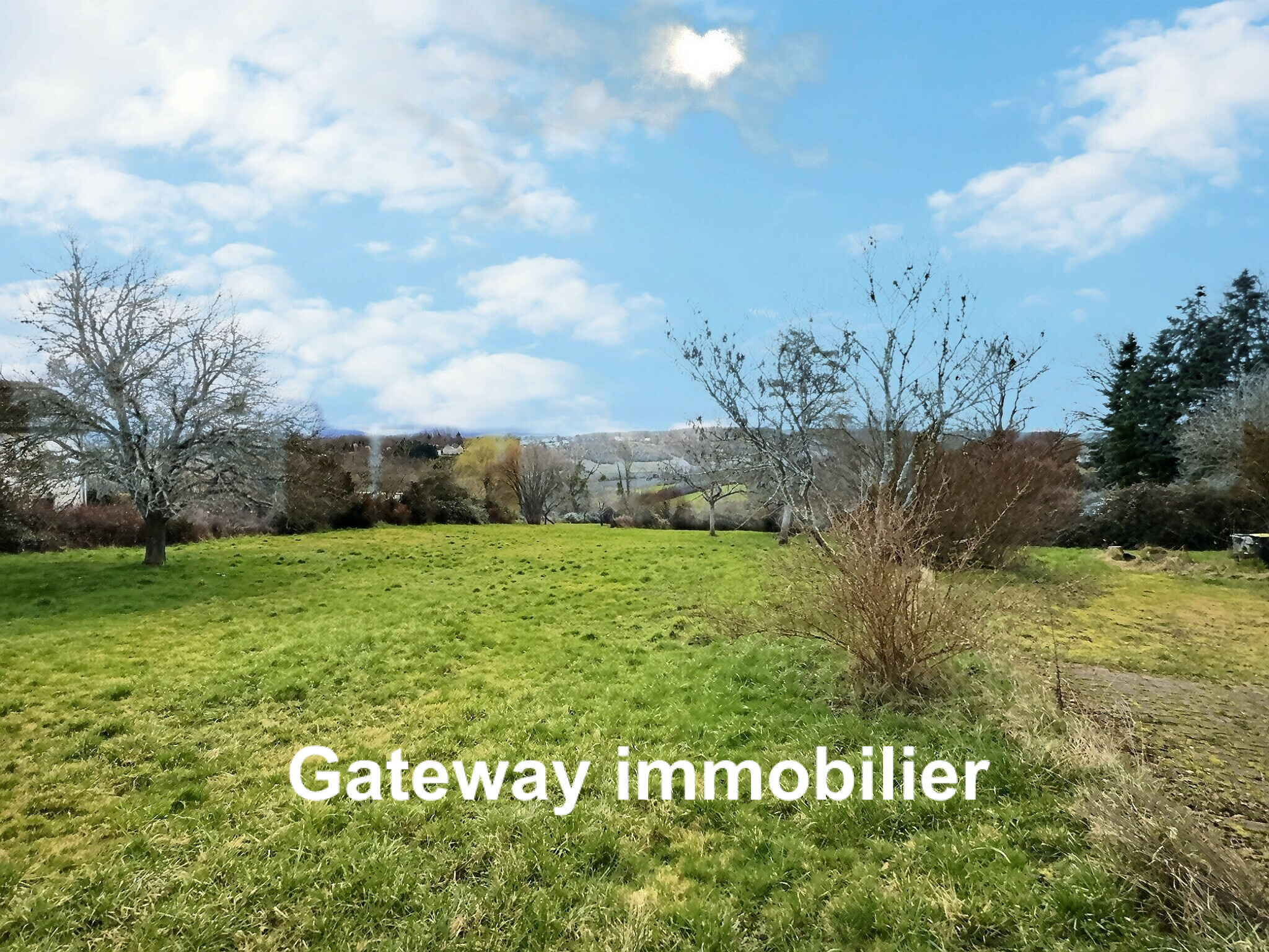 TERRAIN CONSTRUCTIBLE À 03700 SERBANNES