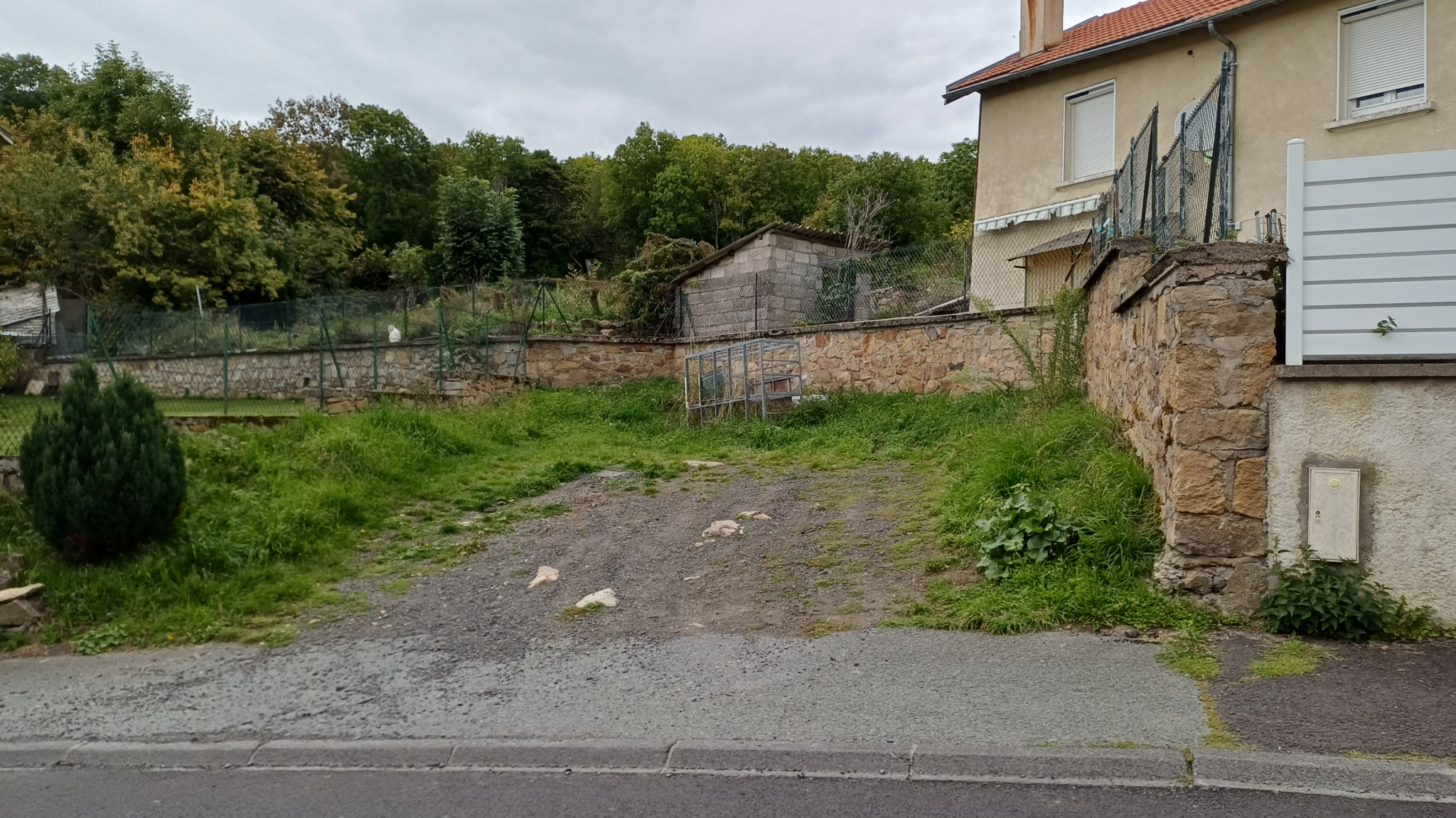 À VENDRE   Immeuble ancien hôtel à rénover   Saint-Genès-Cha