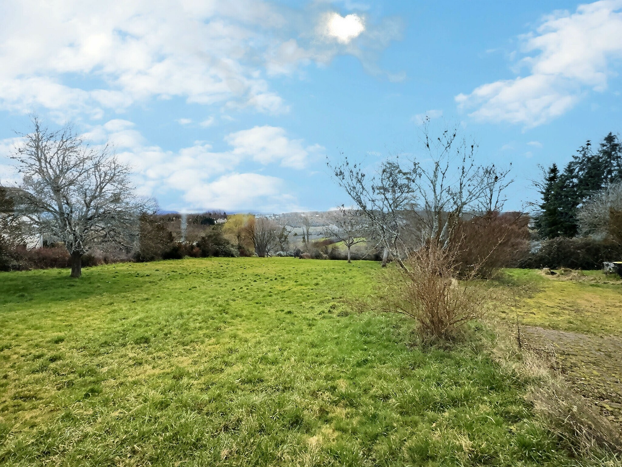 TERRAIN CONSTRUCTIBLE À 03700 SERBANNES